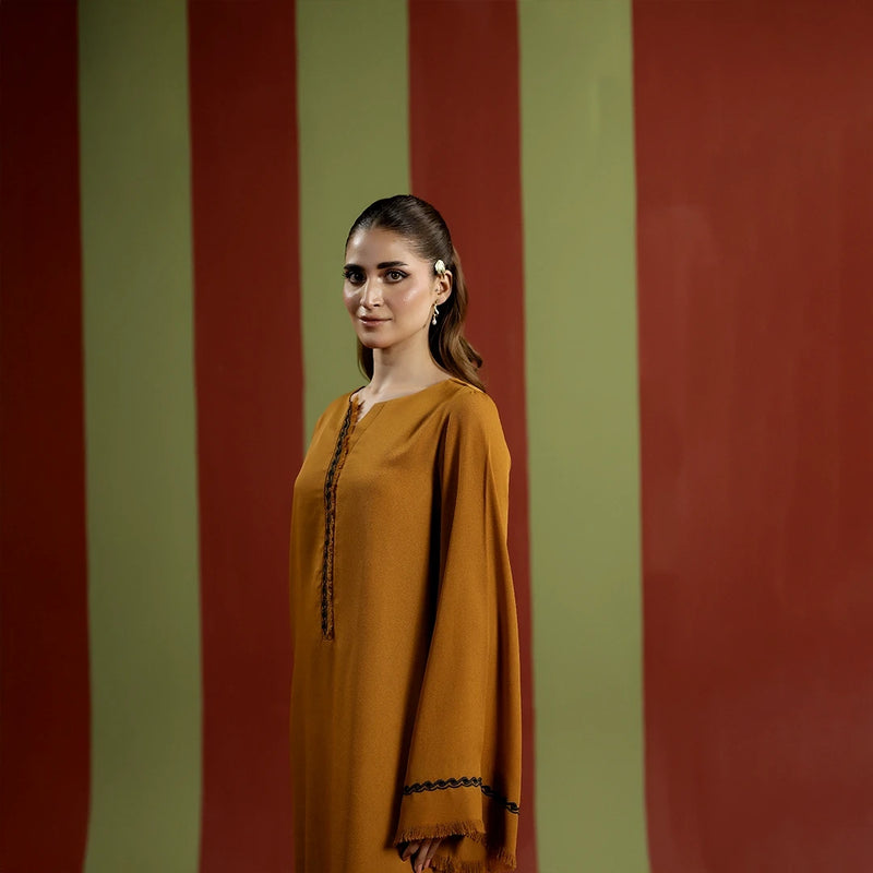 Golden Ochre Kurta — front view | Sachi Vera Pakistan