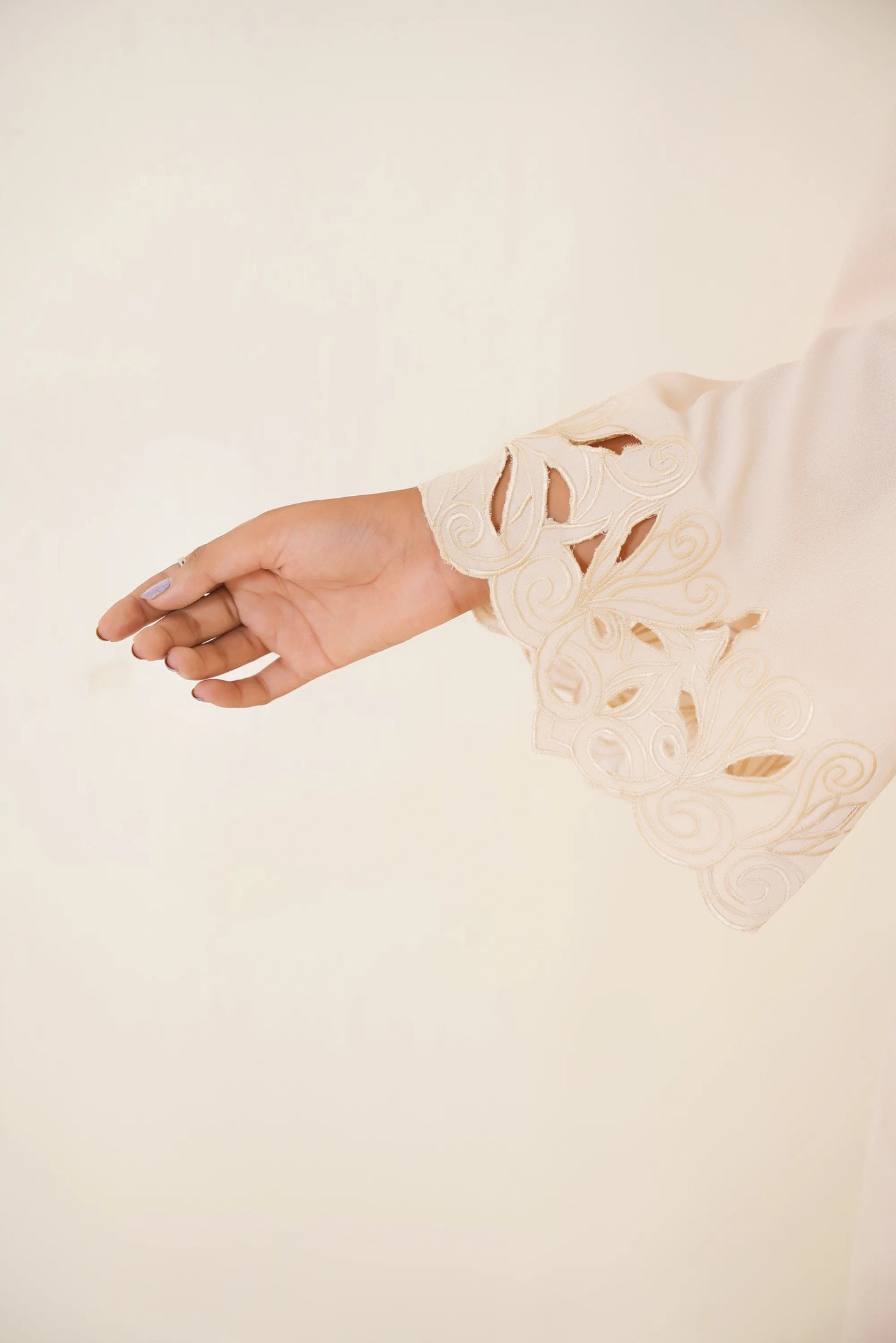 Pearl Grace — close-up | Sachi Vera Pakistan