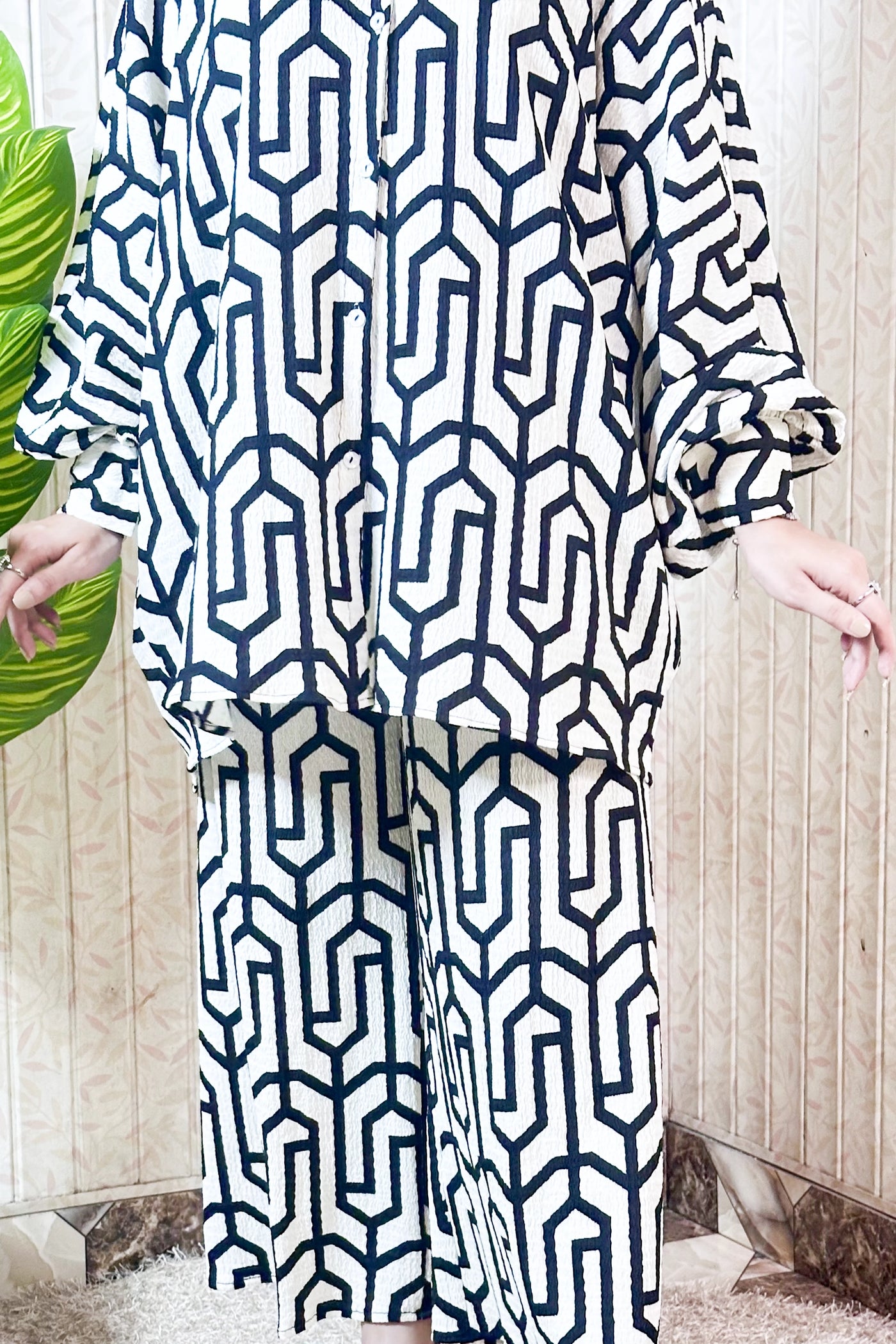 Monochrome Magic — side view | Sachi Vera Pakistan
