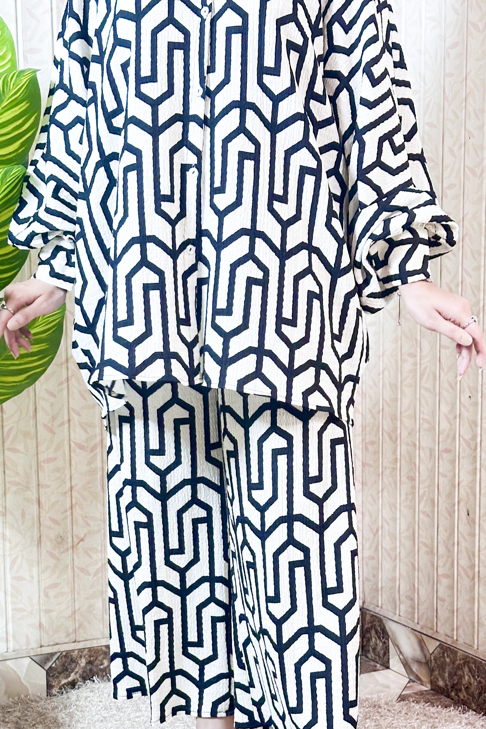 Monochrome Magic — side view | Sachi Vera Pakistan