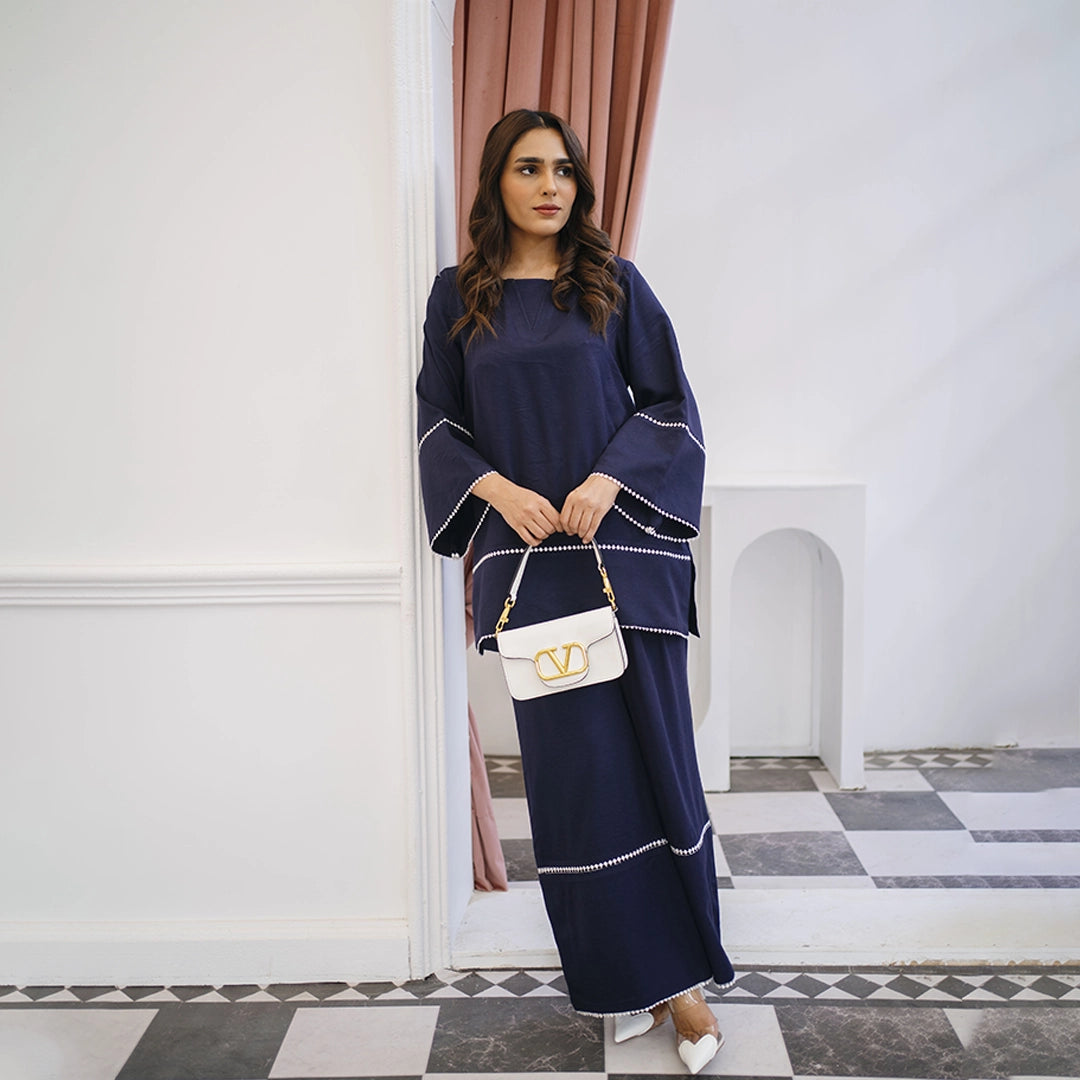 Midnight Grace — side view | Sachi Vera Pakistan