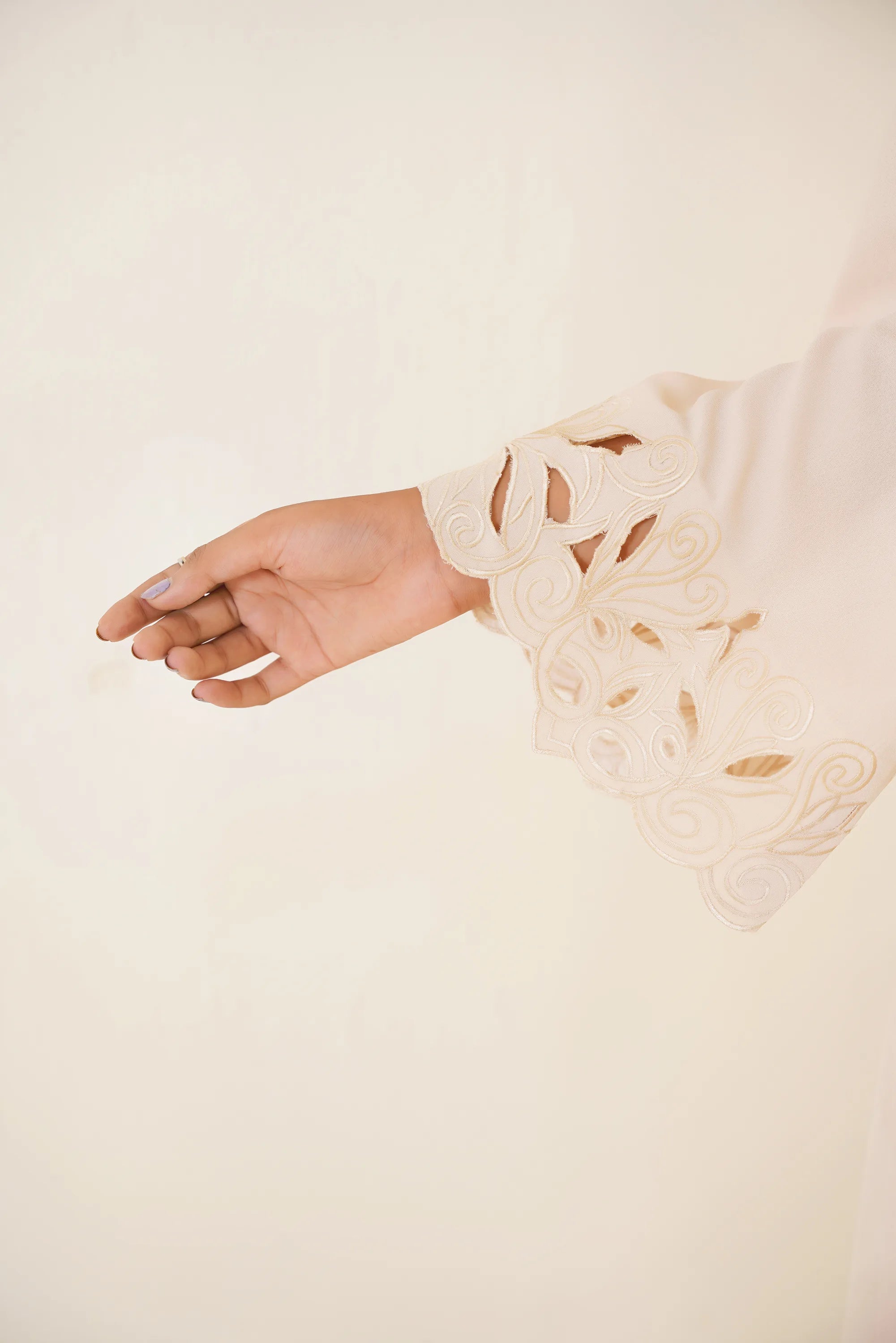Pearl Grace — close-up | Sachi Vera Pakistan