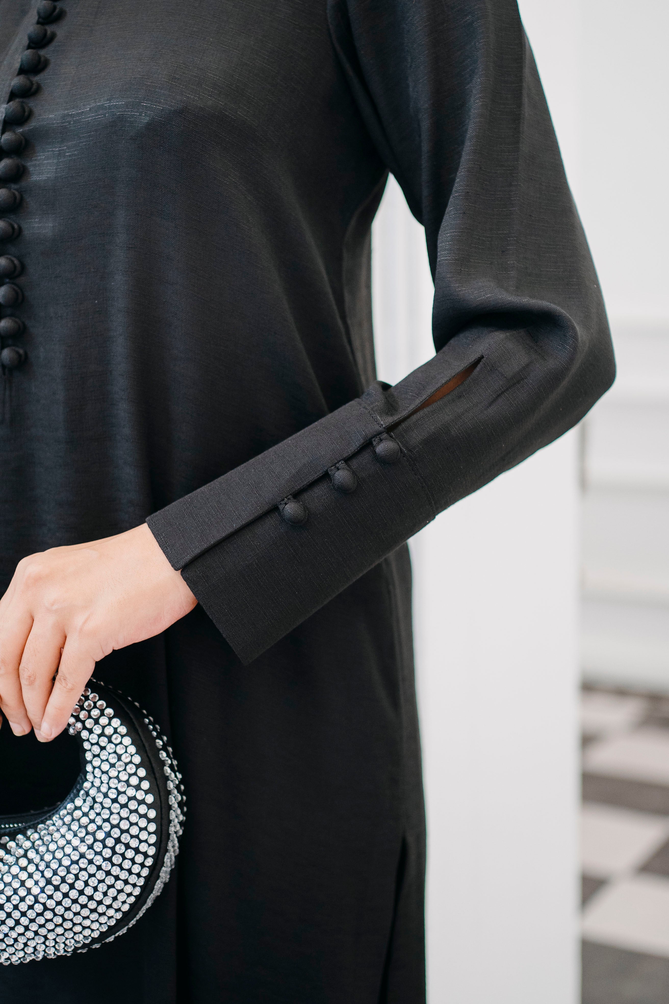 Velora Noir — side view | Sachi Vera Pakistan