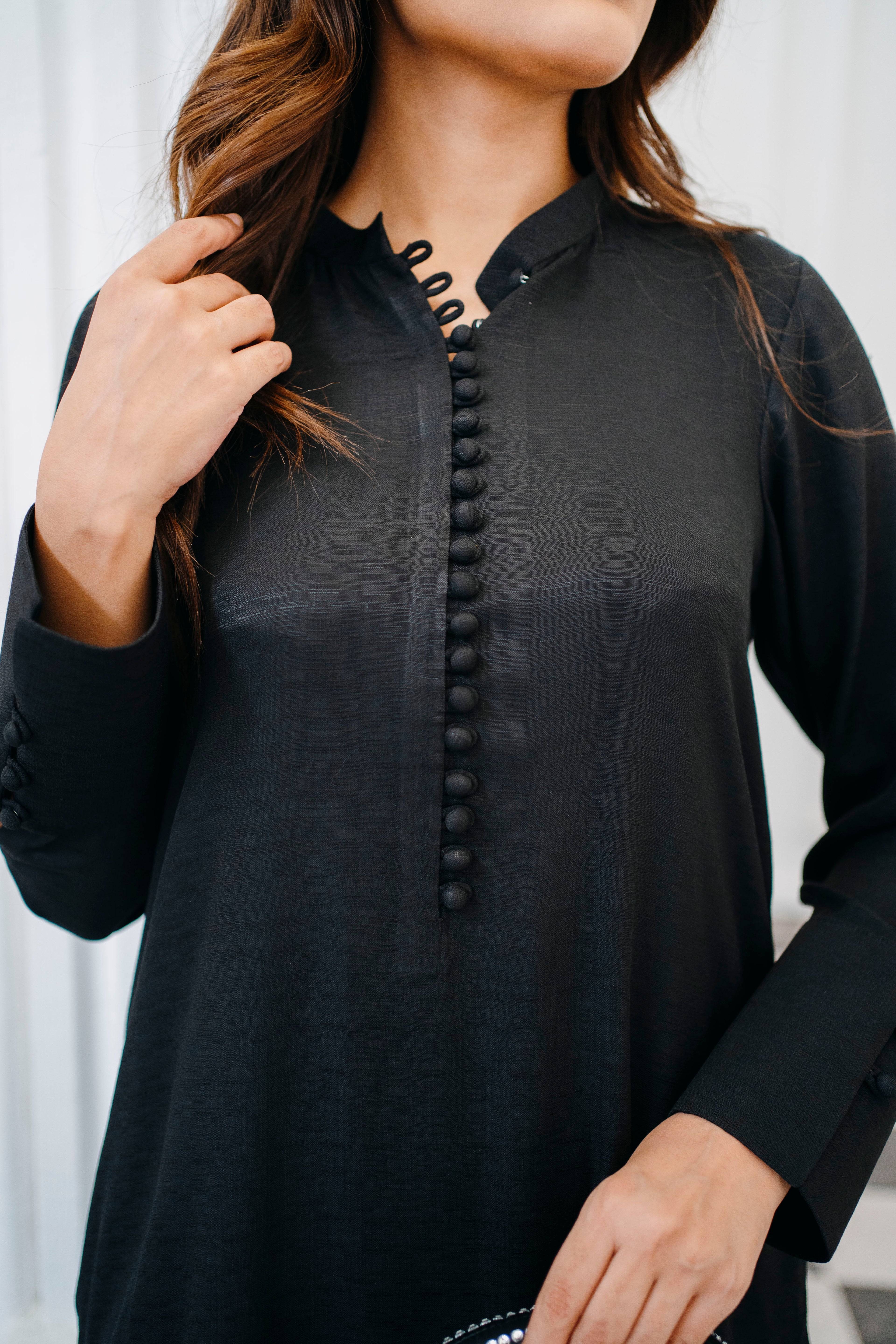 Velora Noir — back view | Sachi Vera Pakistan