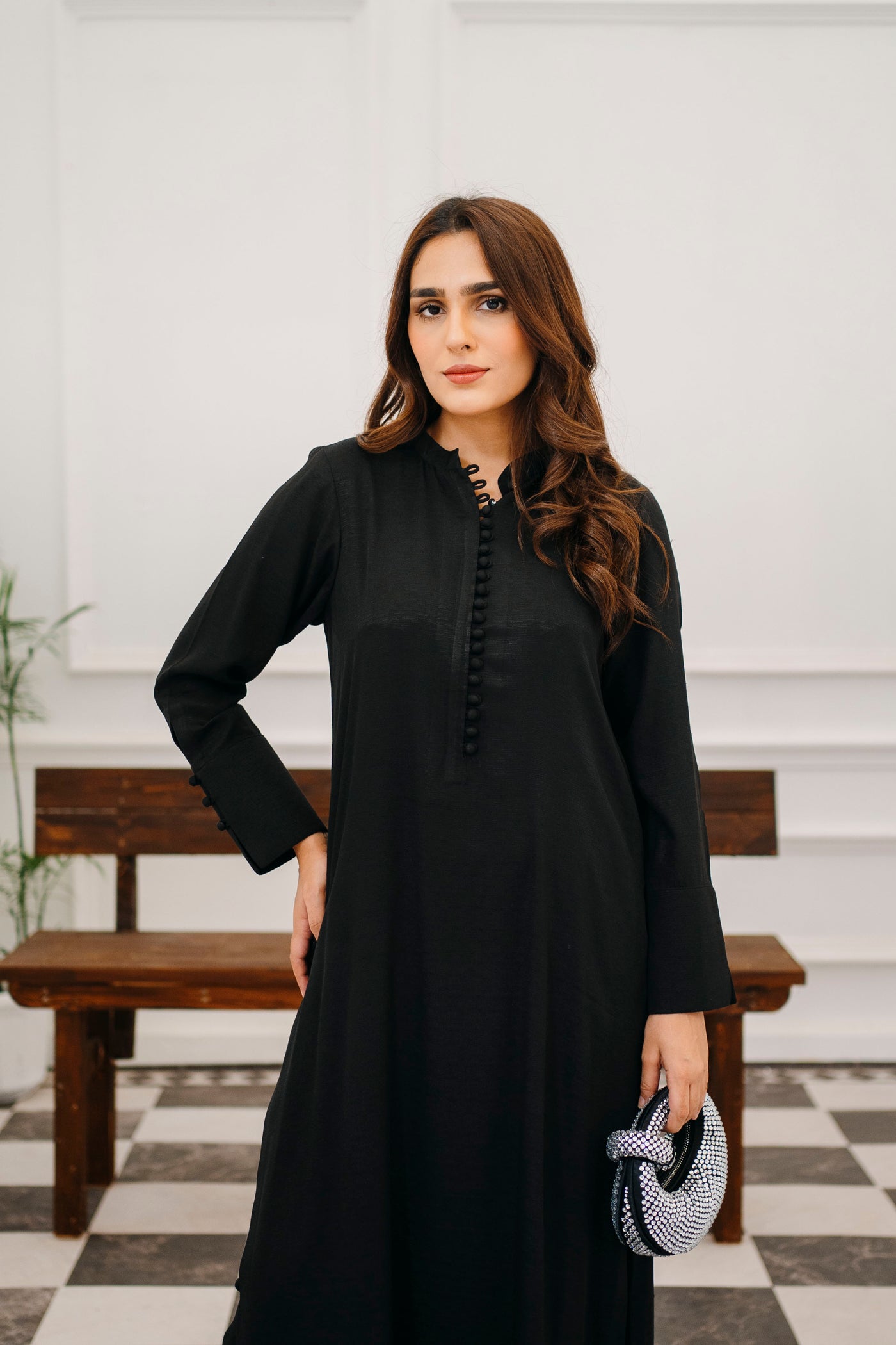 Velora Noir — front view | Sachi Vera Pakistan
